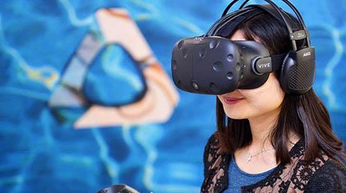 手机VR眼镜（逼真沉浸、随心所欲，手机VR眼镜的未来）