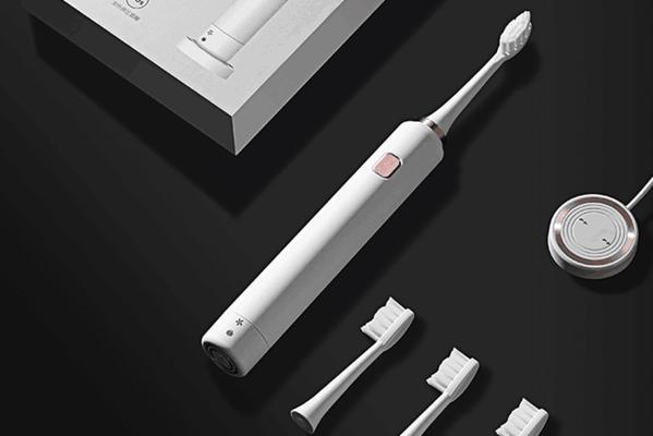 探究以100的电动牙刷的性能和效果（价格亲民，品质保证，为你带来全新洁牙体验）
