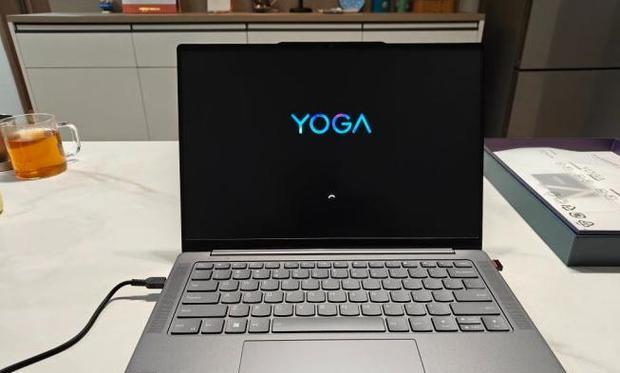 联想Yoga11笔记本的性能与特点（探索联想Yoga11的灵活性和功能，解析其优势和不足）