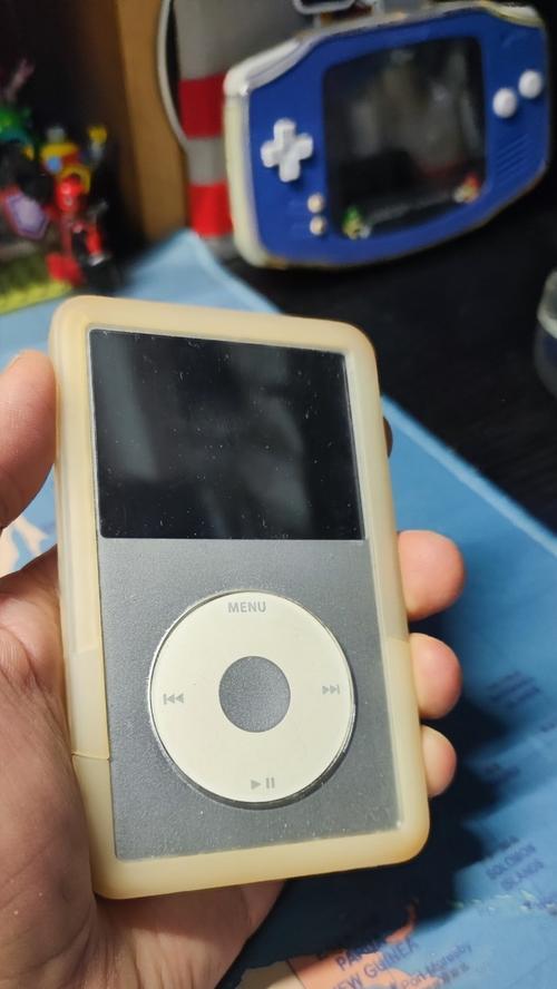 iPod（一款颠覆音乐传播方式的创新设备）